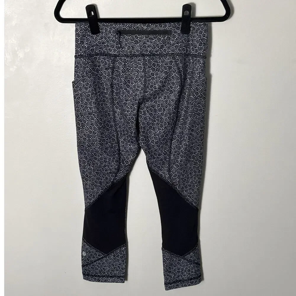Lululemon Pace Rival Crop Freckle Flower Black‎ and White Print 22